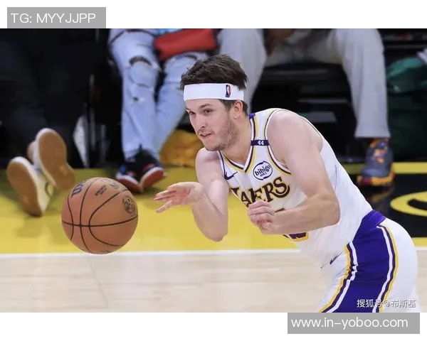 里夫斯谈球队阵容变化频繁称场上组合有时显得奇怪